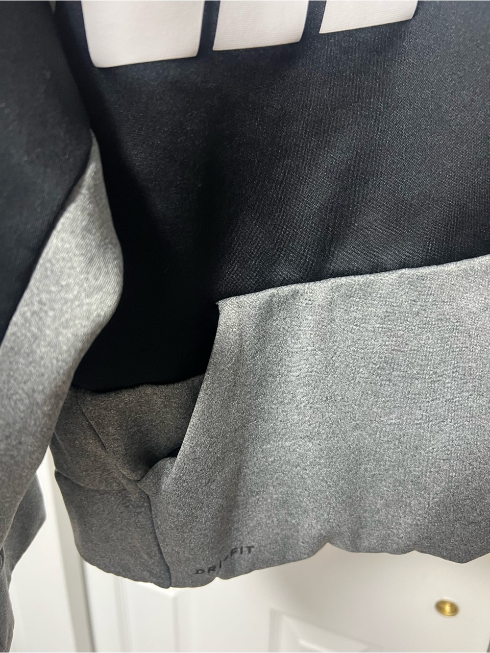 Nike Boys Therma Colorblock Logo Pullover Hoodie Black Grey Youth M - Picture 5 of 8
